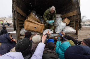 МО РФ: Российские военные привезли более 75 тонн гуманитарной помощи в Херсон