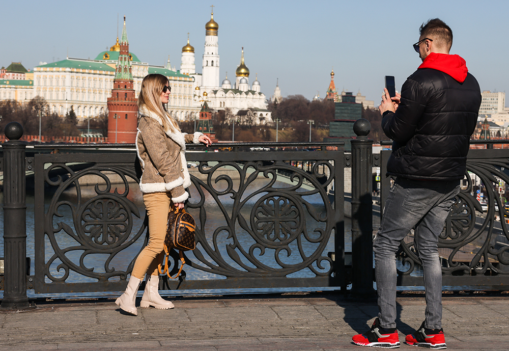 40 градусов в москве. Плюс 10 градусов. Москва +20 градусов как одеваться. Москва +10 градусов фото. 10 Градусов.