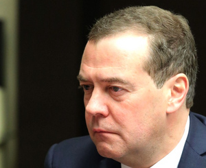 Медведев с иронией отреагировал на решение Зеленского запретить оппозиционные партии
