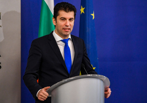Премьер Болгарии Петков назвал нереалистичной перспективу вывода войск НАТО из страны