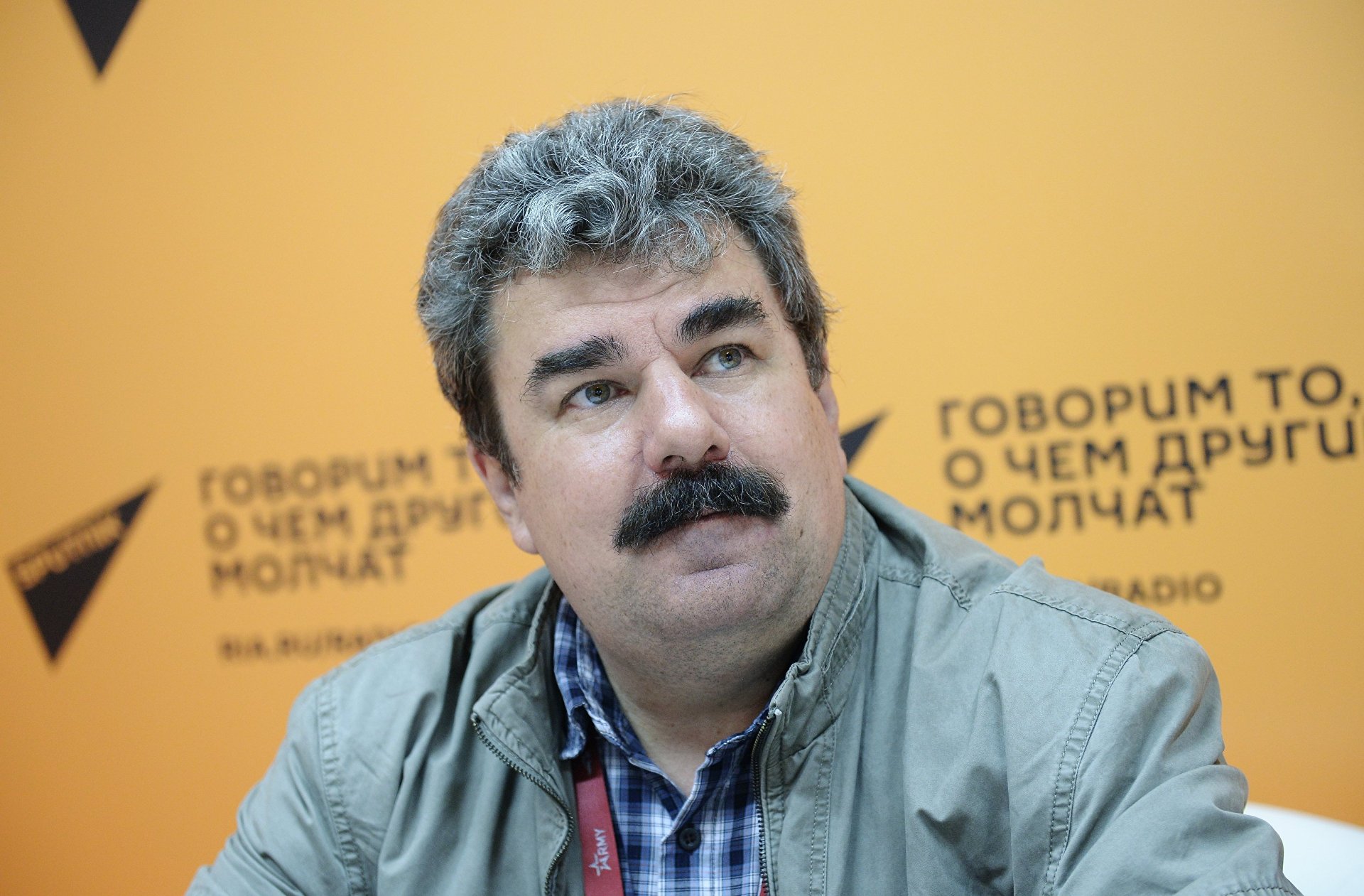<p>К вопросу о референдуме вернутся только после завершения войсковой операции и окончания денацификации. Потому что сейчас подавляющая часть украинских органов власти как раз заражена нацизмом. Им наплевать на украинский народ. Города, которые освобождают, остаются без администрации. Она бежит с первыми звуками залпов. Прежде чем выбрать временные органы власти для проведения референдума, людям нужен период восстановления, чтобы они пришли в себя, увидели какие-то положительные изменения</p>