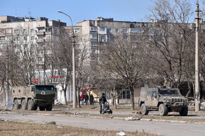 Комбат ДНР: Украинские военные пытаются бежать из Мариуполя в женских платьях