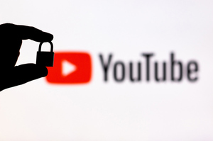Депутат Горелкин заявил, что YouTube демонстративно добивается блокировки в России