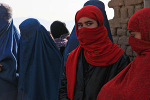 Талибы запретили старшеклассницам ходить в школу