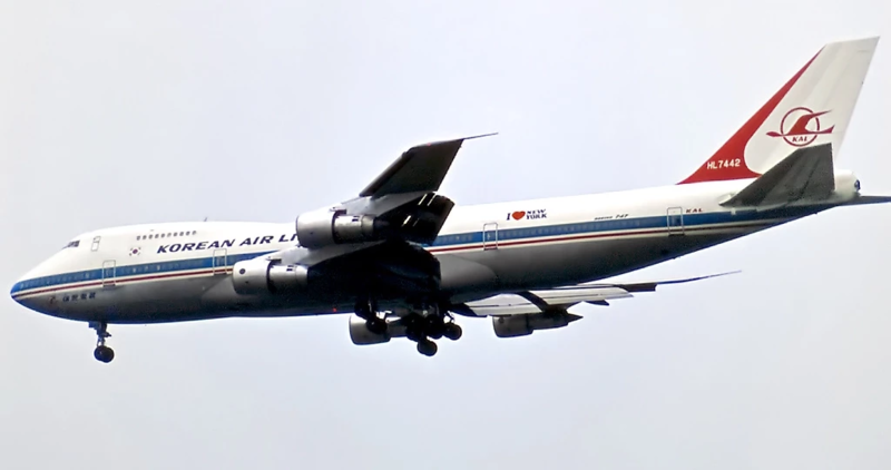 Разбившийся самолёт за 3 года и 1 месяц до катастрофы. Фото © Wikipedia 