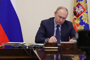 Путин подписал закон о наказании за фейки о работе госорганов РФ за рубежом
