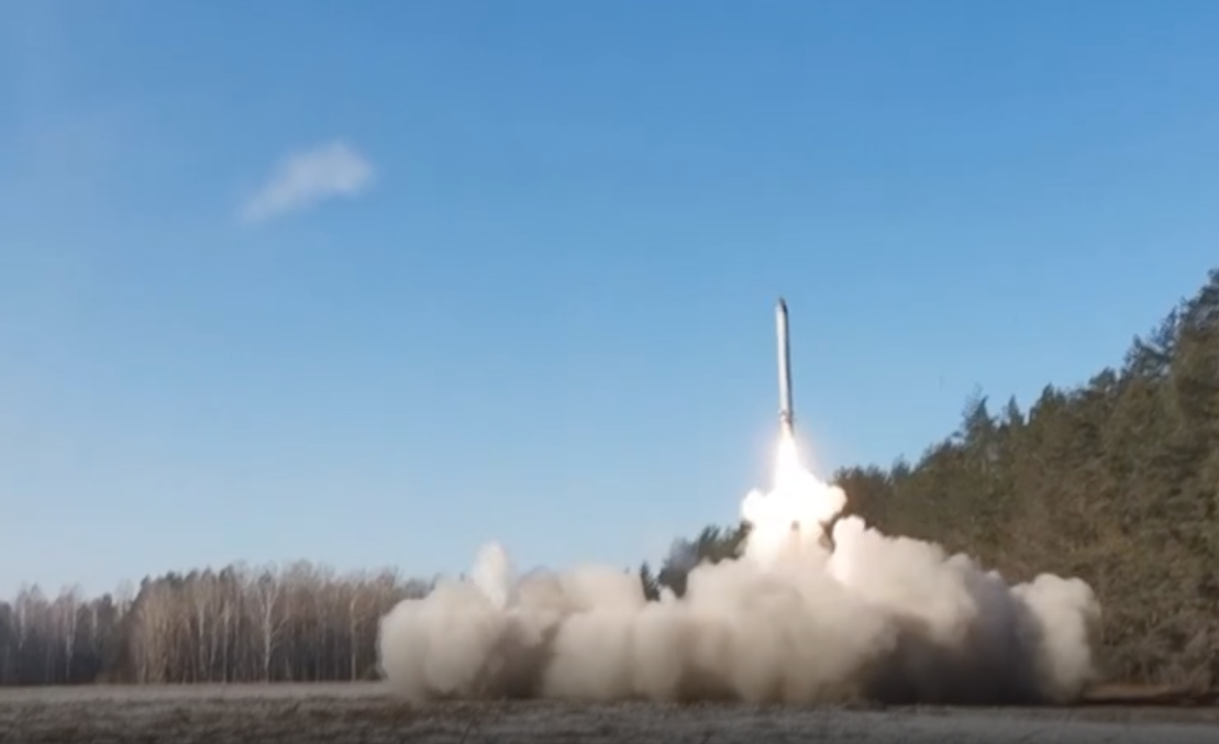 Россия атакует ракетами. Русские ракеты. Ракета атака.