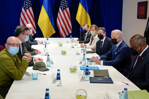 Байден обсудил с главами Минобороны и МИД Украины дальнейшую помощь Киеву