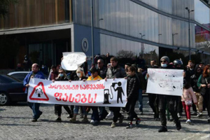 Массовые протесты против роста цен на топливо в Грузии закончились задержаниями