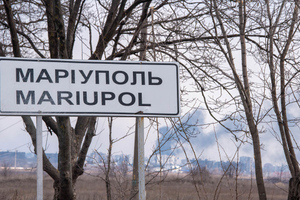 МО РФ: В Мариуполе обнаружены тела людей со следами пыток и вырезанными свастиками