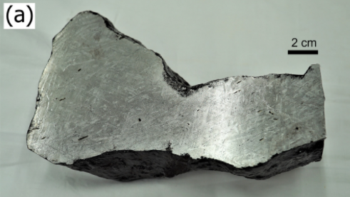 Фрагмент найденного в Японии метеорита Ширахаги. Фото © Метеоритика & Планетарная наука — Wiley Online Library