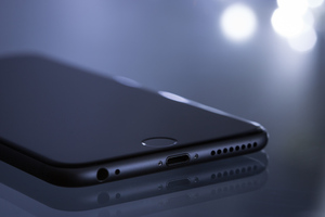 Эксперт Ющук предсказал замещение продукции Apple смартфонами из Южной Кореи