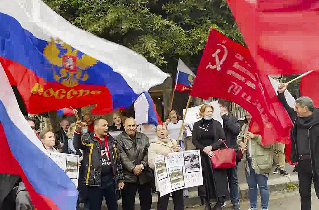 Митинги в россии в поддержку украины. Митинг z. Митинг z. Подростки на митинге навального. Митинг армения украина.