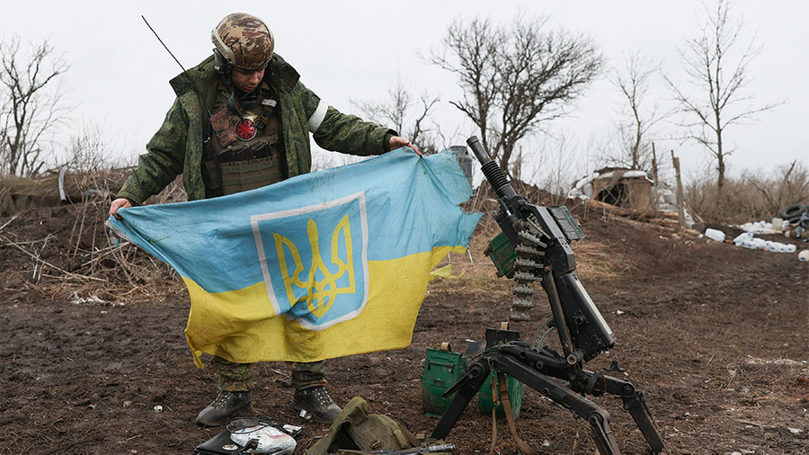 Военнослужащий на месте оставленных позиций Вооружённых сил Украины. Обложка © ТАСС / Бобылев Сергей