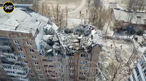 Вместо квартир груда обломков: Последствия обстрела многоэтажки в Донецке со стороны ВСУ сняли с коптера