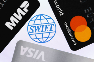 Politico: ЕС может предложить отключение ещё двух российских банков от SWIFT