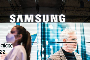 Bloomberg: Samsung приостанавливает поставки телефонов в Россию