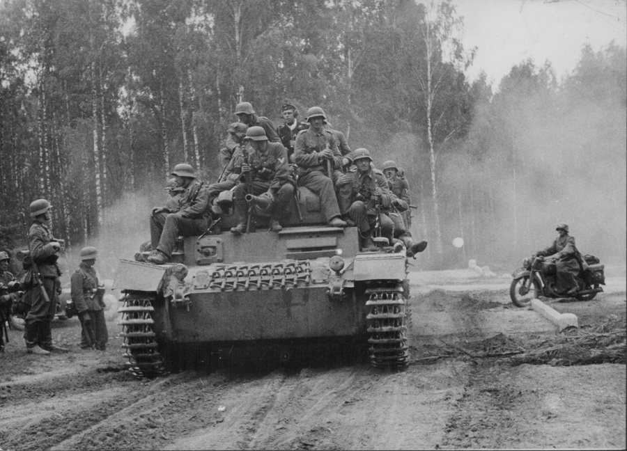 Обложка © Getty Images / European / FPG. Немецкий танк во время Второй мировой войны