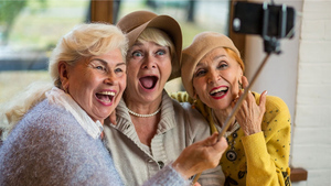 Бабушки поделились 5 советами, что нужно делать сейчас, чтобы к старости жизнь была легче
