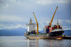 Российское грузовое судно потеряло ход у берегов Японии