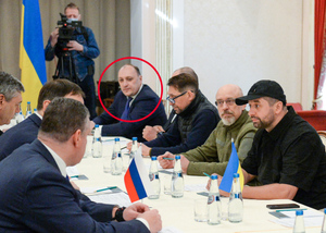 "Выстрелом в голову": Шарий раскрыл подробности "казни" члена делегации Киева на переговорах с Россией