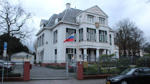 В консульский отдел России в Гааге забросили взрывное устройство