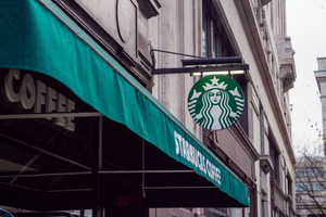 Starbucks сообщает о приостановке своей работы в России