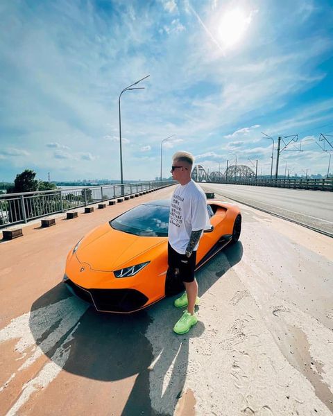 Слобоженко и Lamborghini Huracan EVO Fluo Capsule. Фото © facebook