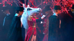 Скрывавшаяся в костюме Лошади Гришаева рухнула со сцены на репетиции "Маски", едва не поломав ноги