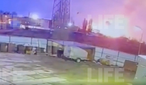 Выстрелы ракетами с вертолётов: Камеры сняли возможный момент авиаудара ВСУ по нефтебазе в Белгороде