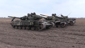 Минобороны РФ показало кадры с захваченными танками ВСУ под Черниговом