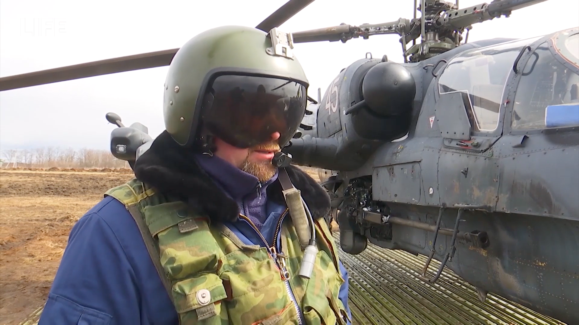 Кто угнал вертолет на украину из россии. Ка-52 ВСУ. Пилот ка 52. Ка-52 вертолёт подбитый. Летчик ка 52.