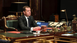 Медведев предложил поставлять продовольствие только в дружественные страны