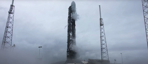 Американская компания SpaceX запустила ракету-носитель Falcon 9 с 40 спутниками