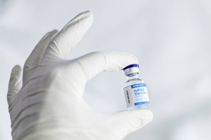 Минздрав РФ зарегистрировал первую в мире назальную вакцину против ковида