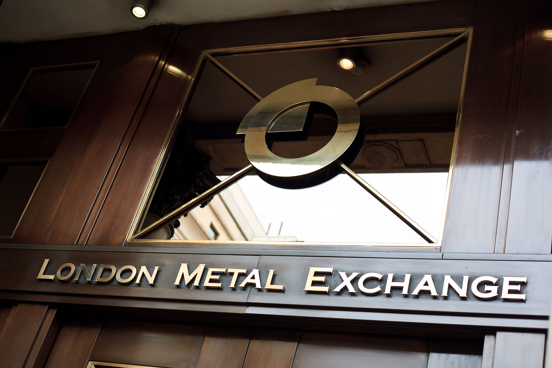 Лондонская биржа металлов запретила размещать ряд продукции из РФ