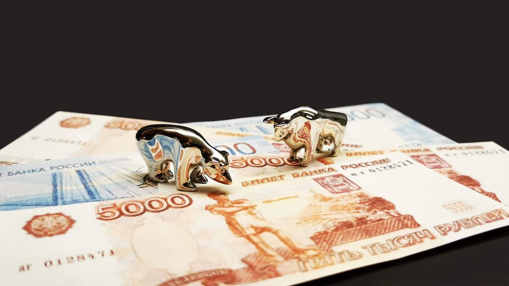 Финансист Тузов назвал реальный курс рубля к доллару
