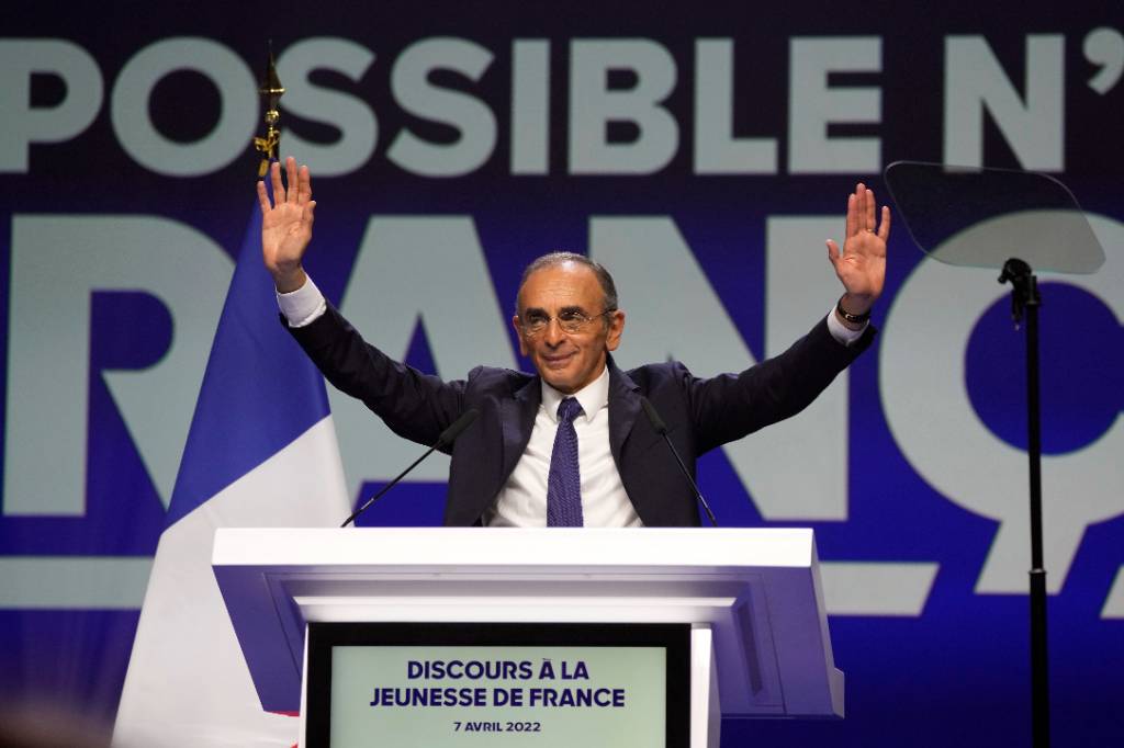 Земмур призвал голосовать за Ле Пен во втором туре выборов президента Франции