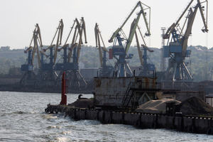 ВМС Украины выставили мину у стоянки иностранных судов в порту Мариуполя