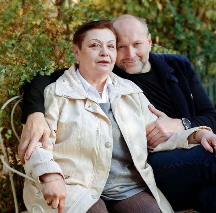 Борислав Берёза со своей матерью Эмилией Гершелевной Берёзой. Фото © Facebook / mila.bereza (соцсеть запрещена на территории Российской Федерации)