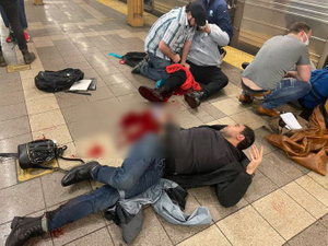 На месте стрельбы в метро Нью-Йорка нашли несдетонировавшие устройства