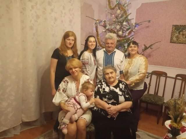 Семья Адрианны Курилец отмечает Новый год. Фото © facebook / Stephan Kurylets (запрещён на территории Российской Федерации)