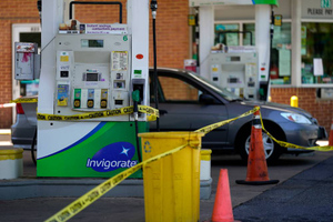 Почти половина американцев пожаловались на финансовые проблемы из-за роста цен на бензин