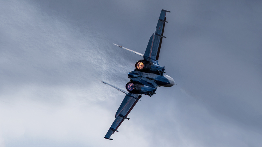 <p>Истребитель Су-27. Обложка © ТАСС / Сергей Бобылев</p>