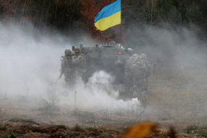 Украинские националисты на бронетехнике попытались с боем вырваться из Мариуполя