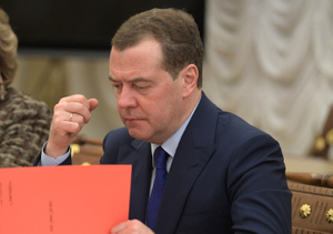 Медведев предостерёг украинские власти от попыток "выбивания показаний" из Медведчука