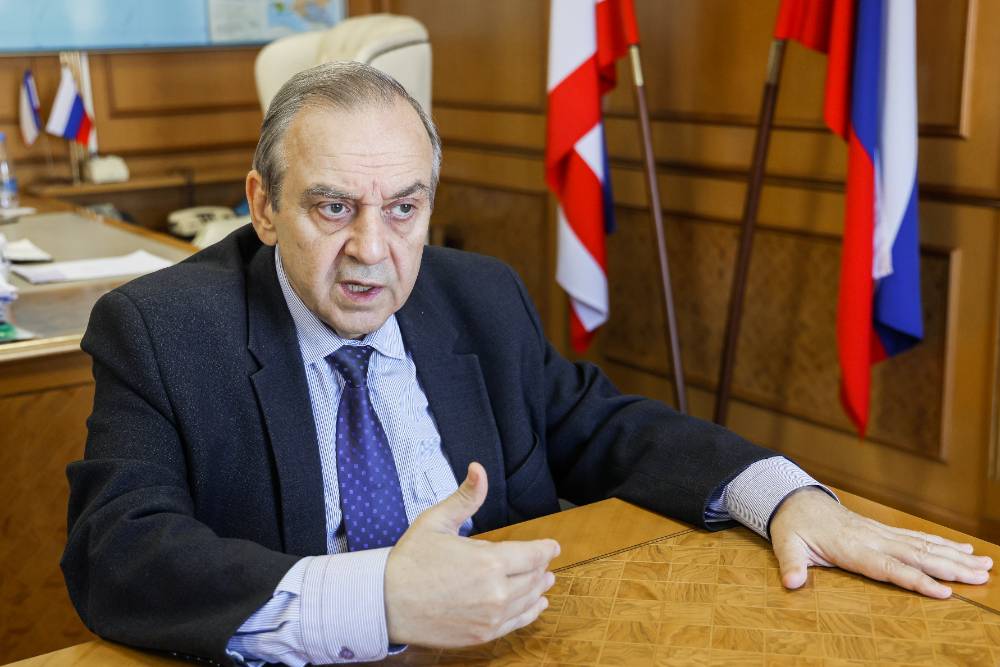 Постпред Крыма Мурадов заявил, что денацификация Украины потребует двух этапов