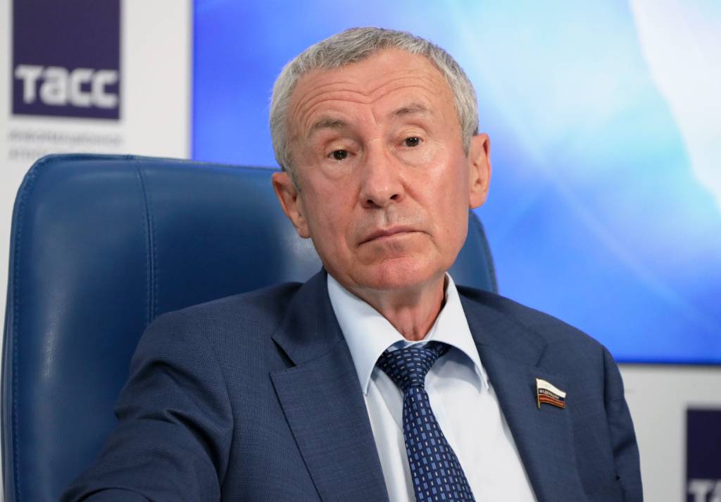 Сенатор Климов объяснил, почему Пентагон заявил о серьёзных повреждениях крейсера Москва