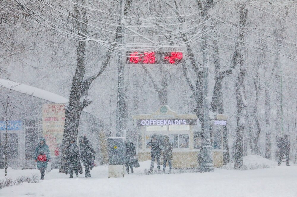 Жителей Москвы и Подмосковья предупредили о снегопаде и гололедице в выходные
