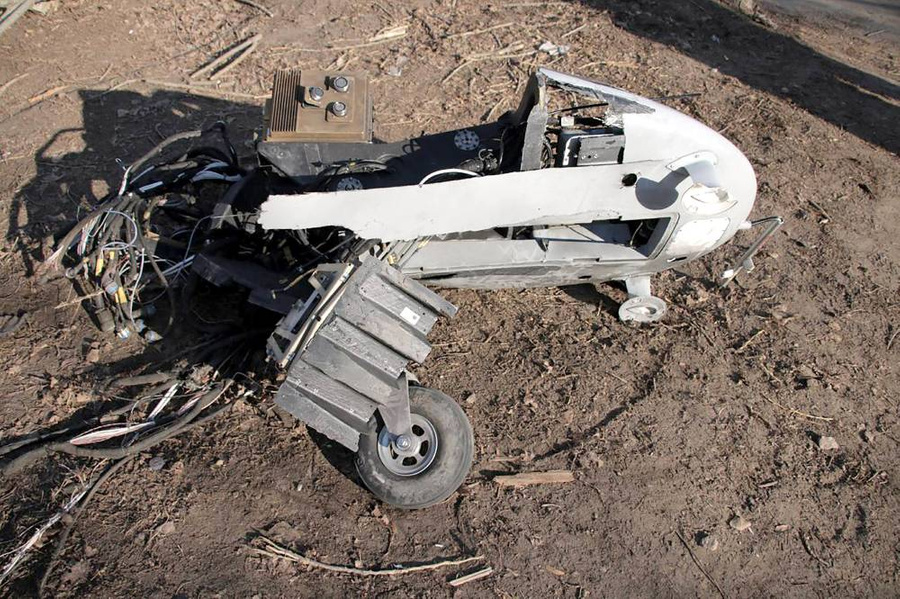 Обломки сбитого беспилотника Вооружённых сил Украины "Байрактар". Фото © ТАСС / Пресс-служба Минобороны РФ